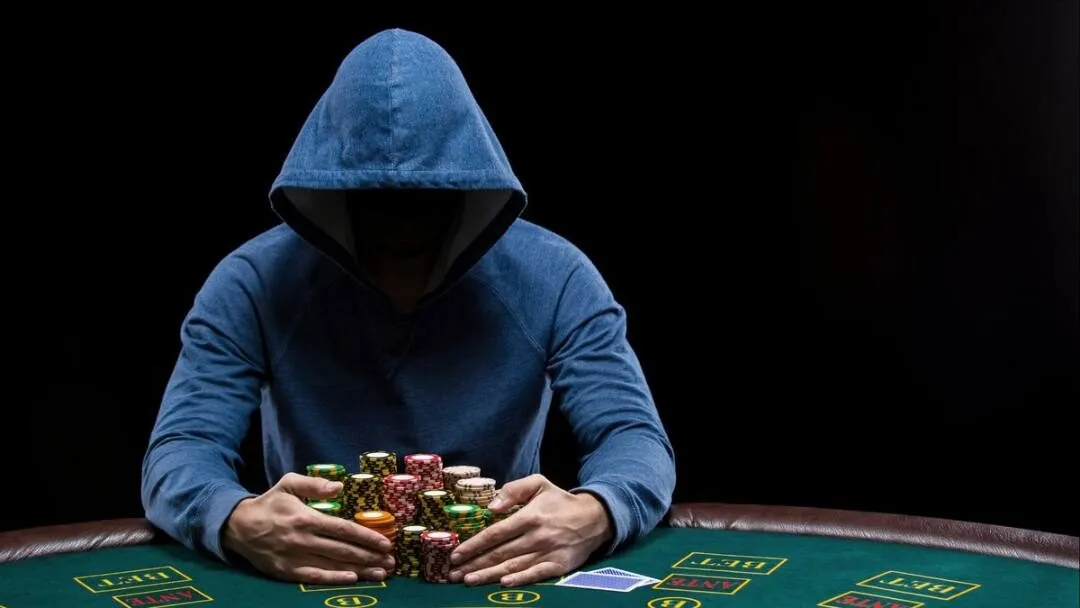 Bí quyết chơi Poker đơn giản nhất cho người mới bắt đầu 3 Người chơi cần quan sát tỉ mỉ mỗi khi Dealer ra bài